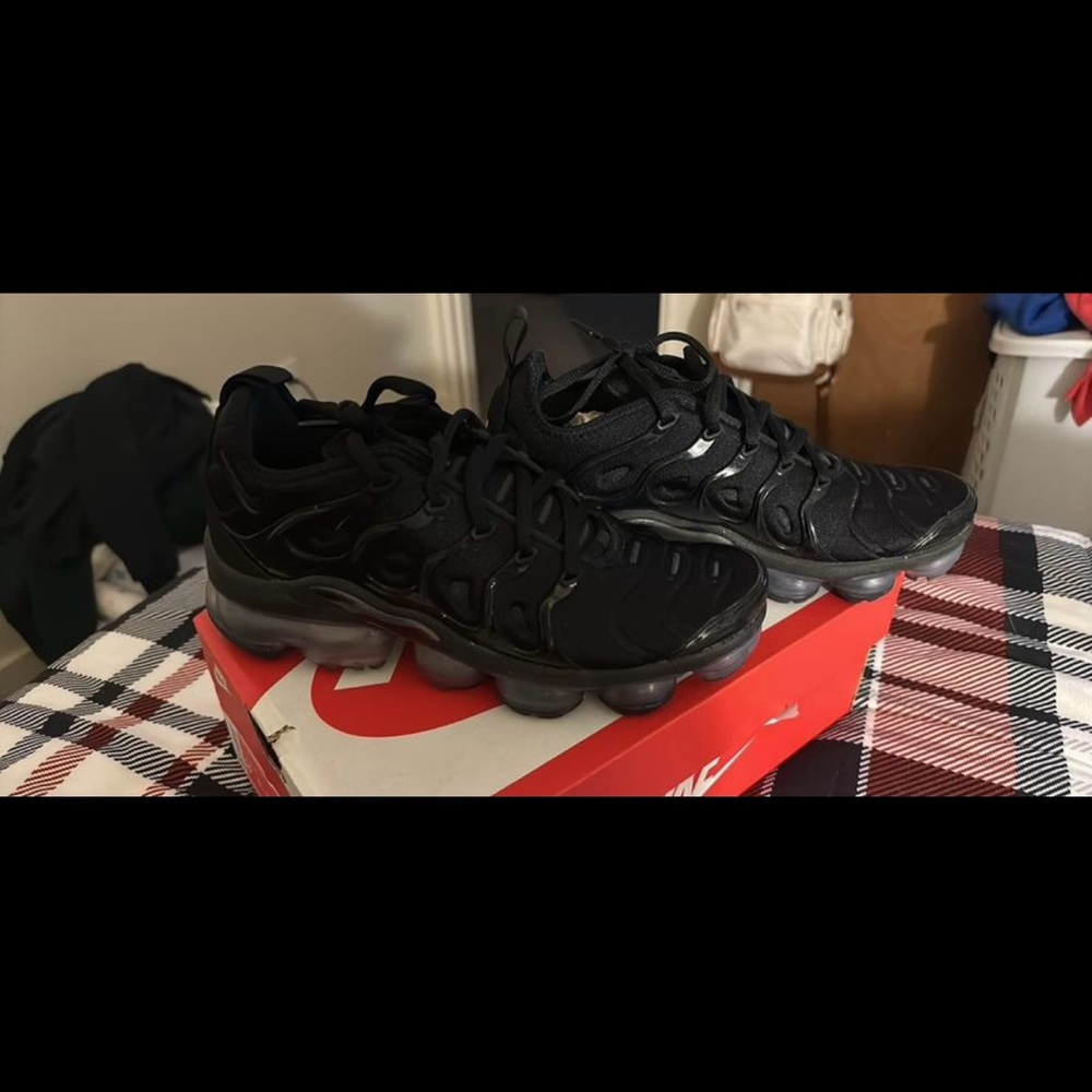 Black nike vapor air max.